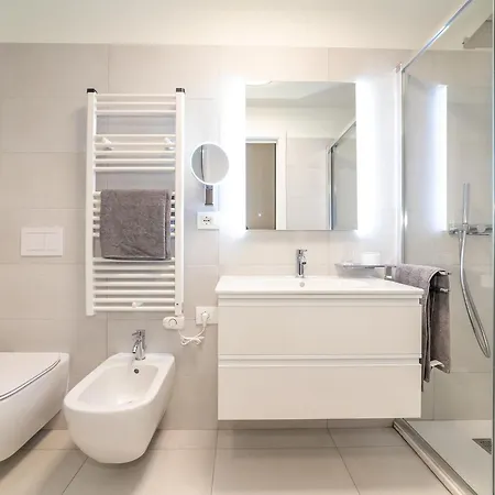 شقة Luce Di Mare - Design With Sea View In