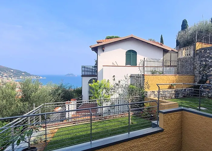 Luce Di Mare - Design With Sea View In Apartmán Alassio